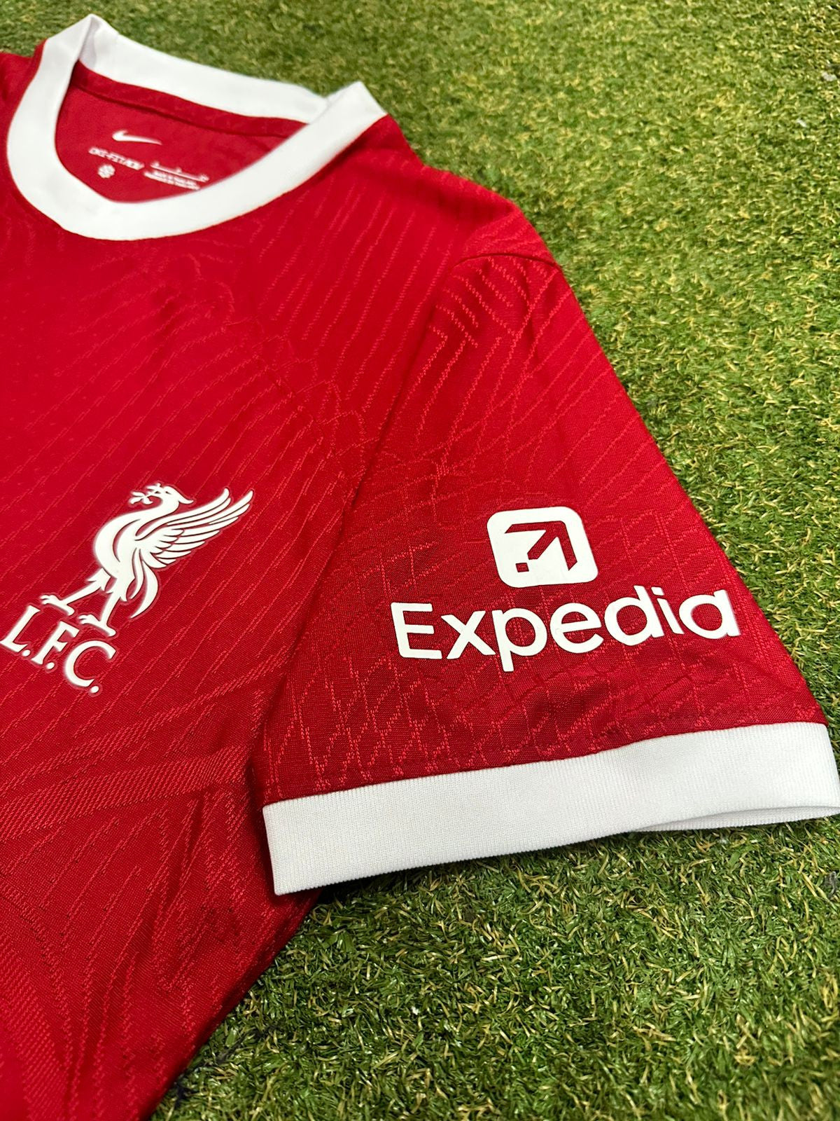 CAMISETA VERSION JUGADOR LIVERPOOL 23/24